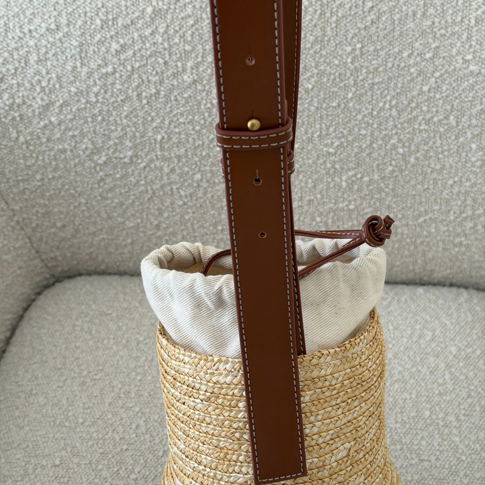 Zara woven bucket bag in brown and cream.
New, No tags - Picture 8 of 9